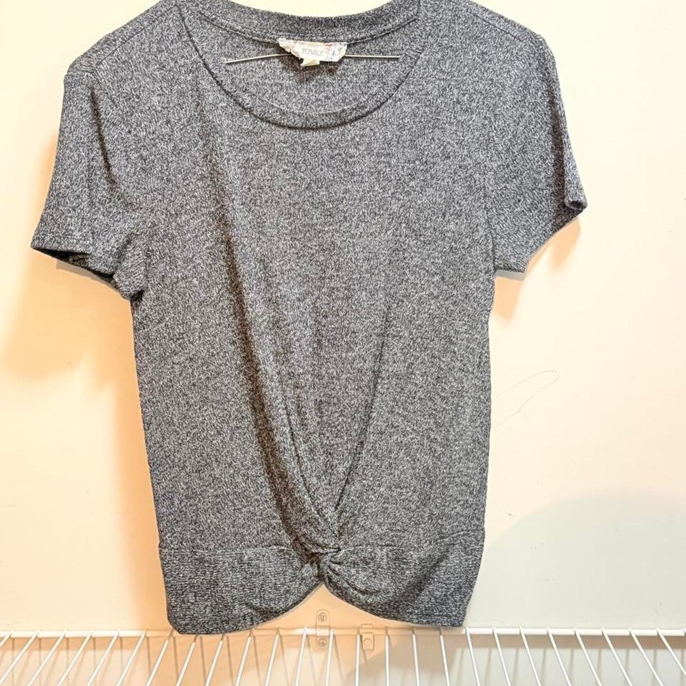 Pink Republic Charcoal Gray Knotted Front Short Sleeve Tee - Small
